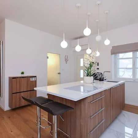 아파트 Klobucnicka-beautiful In The Heart Of Old Town