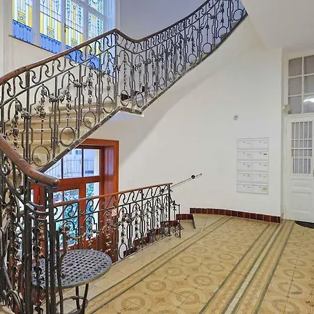 Klobucnicka-beautiful In The Heart Of Old Town Apartamento