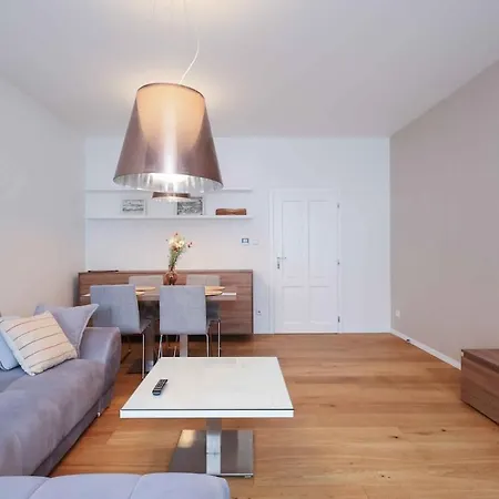 Klobucnicka-beautiful In The Heart Of Old Town Apartamento