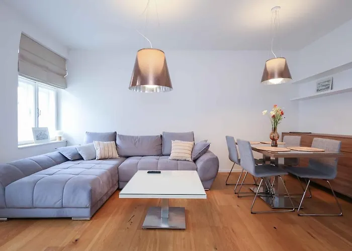 Апартаменти Klobucnicka-beautiful In The Heart Of Old Town Братислава